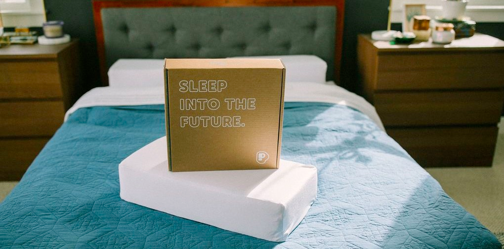 Producto Pillow Cube sobre la cama